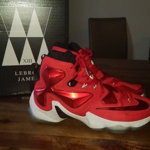 Nike LEBRON XIII